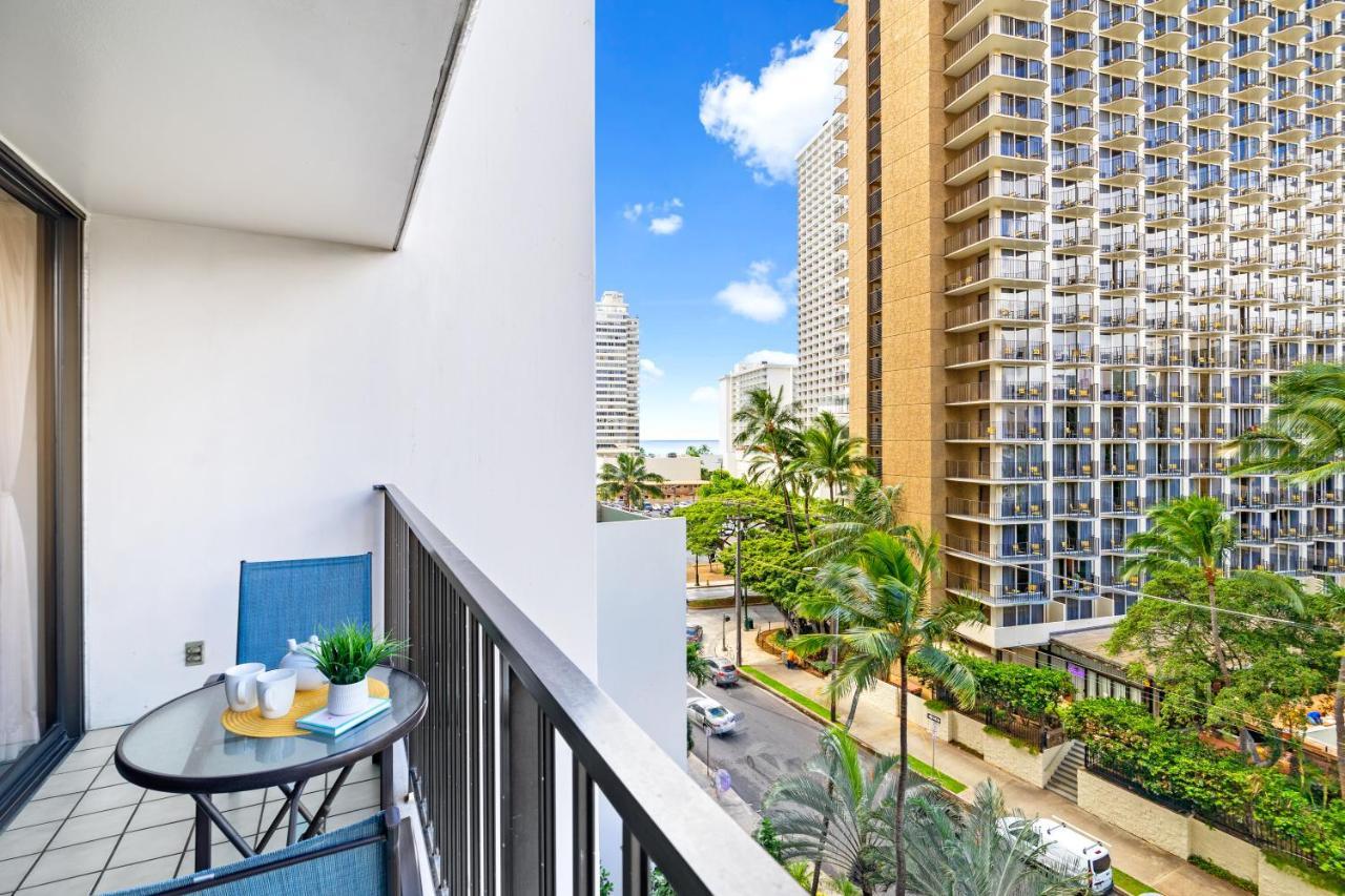 Waikiki Banyan Oasis With Partial Ocean View, 1-Block To Beach, Free Parking Apartment Honolulu Exterior photo