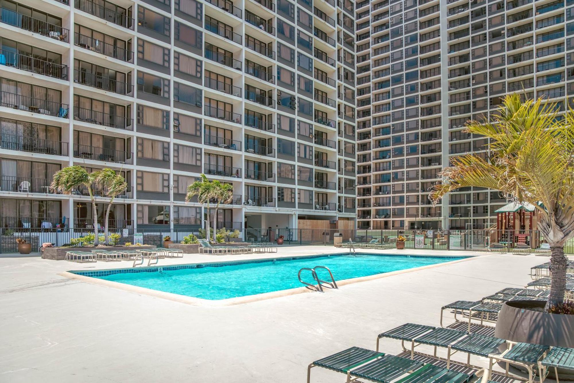 Waikiki Banyan Oasis With Partial Ocean View, 1-Block To Beach, Free Parking Apartment Honolulu Exterior photo