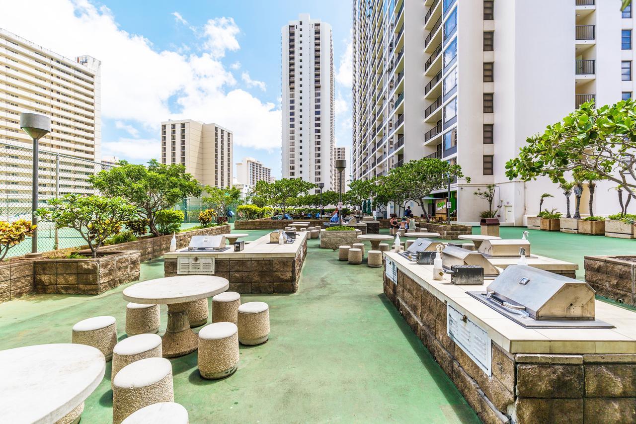 Waikiki Banyan Oasis With Partial Ocean View, 1-Block To Beach, Free Parking Apartment Honolulu Exterior photo